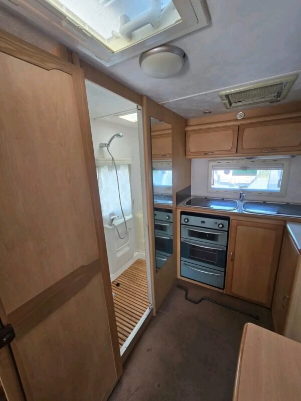 Caravane Omega Compass 2002