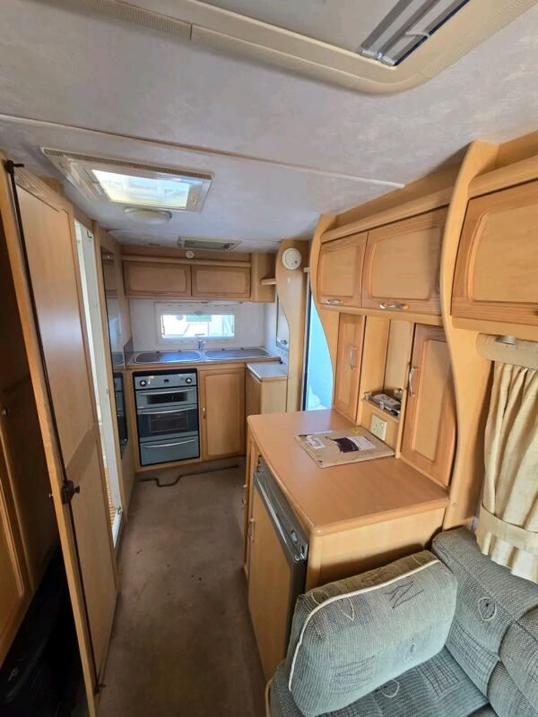 Caravane Omega Compass 2002