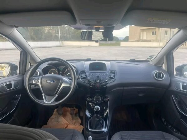 Véhicule diesel 1.6 – 95 CV